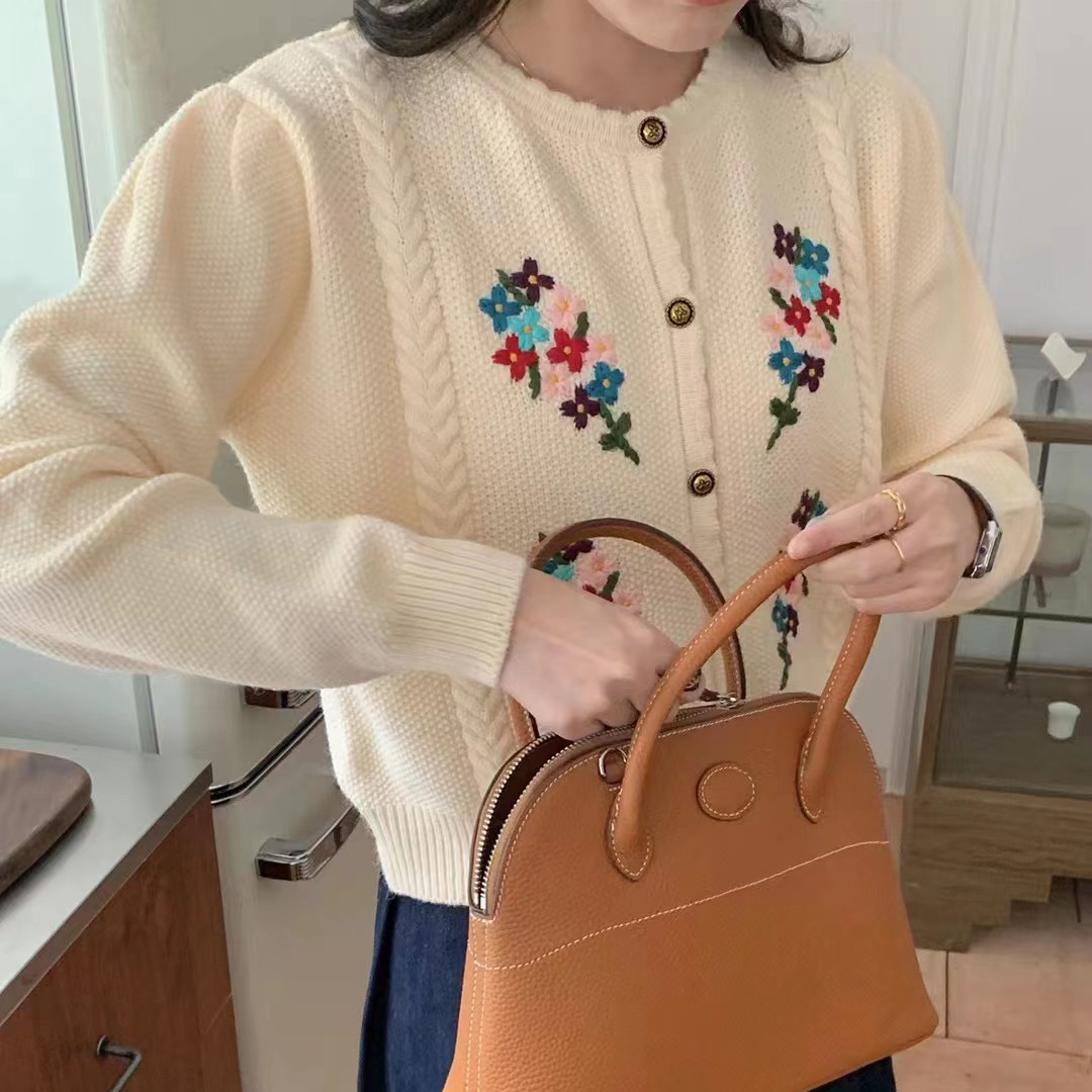 Real shot of retro jacket knitted cardigan sweater for women autumn and winter new 2023 high-end small fragrance style embroidered top