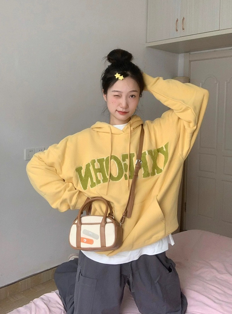 Chinese cotton composite thin/velvet yellow hooded embroidered sweatshirt for women