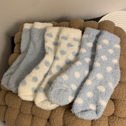 Actual shot of blue polka-dot mid-calf socks for winter, plus velvet, thickened and warm, coral velvet versatile socks, 3 pairs