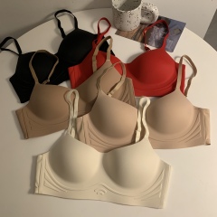 Actual shot of autumn and winter seamless one-piece beautiful back bra that pushes small breasts to make them look bigger and sexy without rims bra