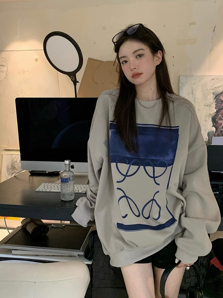 Thickened long-sleeved sweatshirt for women in autumn 2023 new retro contrasting print loose mid-length BF style round neck top