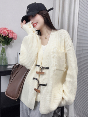 Unique design with wooden buttons knitted sweater jacket for women autumn and winter new style loose lazy fashion cardigan top