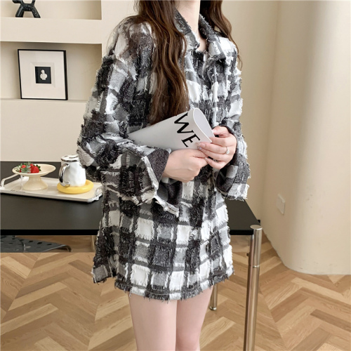 Western trendy checkerboard plaid denim jacket for women 2023 autumn and winter new style loose design tassel shirt