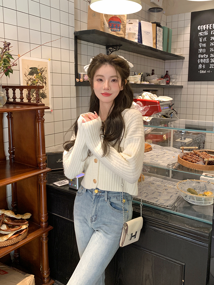 Niche thin knitted cardigan jacket for women in spring and autumn, sweet style, chic V-neck short style