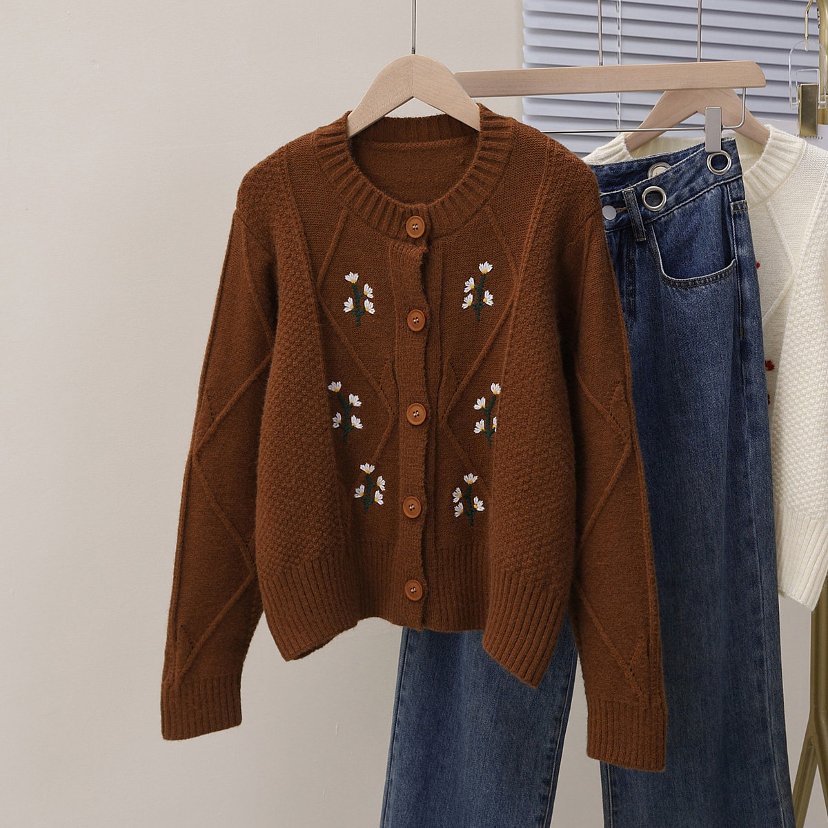 Actual shot, niche model ~ Retro exquisite crocheted single-breasted sweater and knitted sweater short jacket