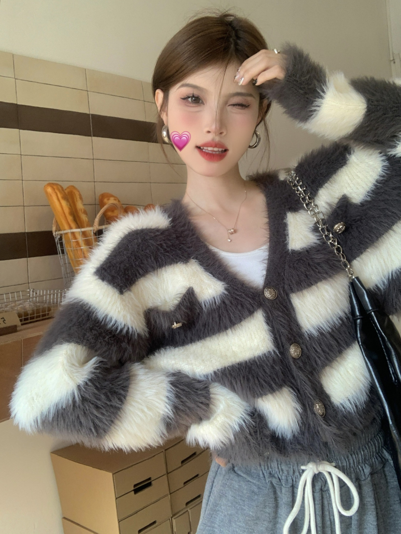 實拍 ~軟糯慵懶風撞色條紋水貂絨V領開衫毛衣女