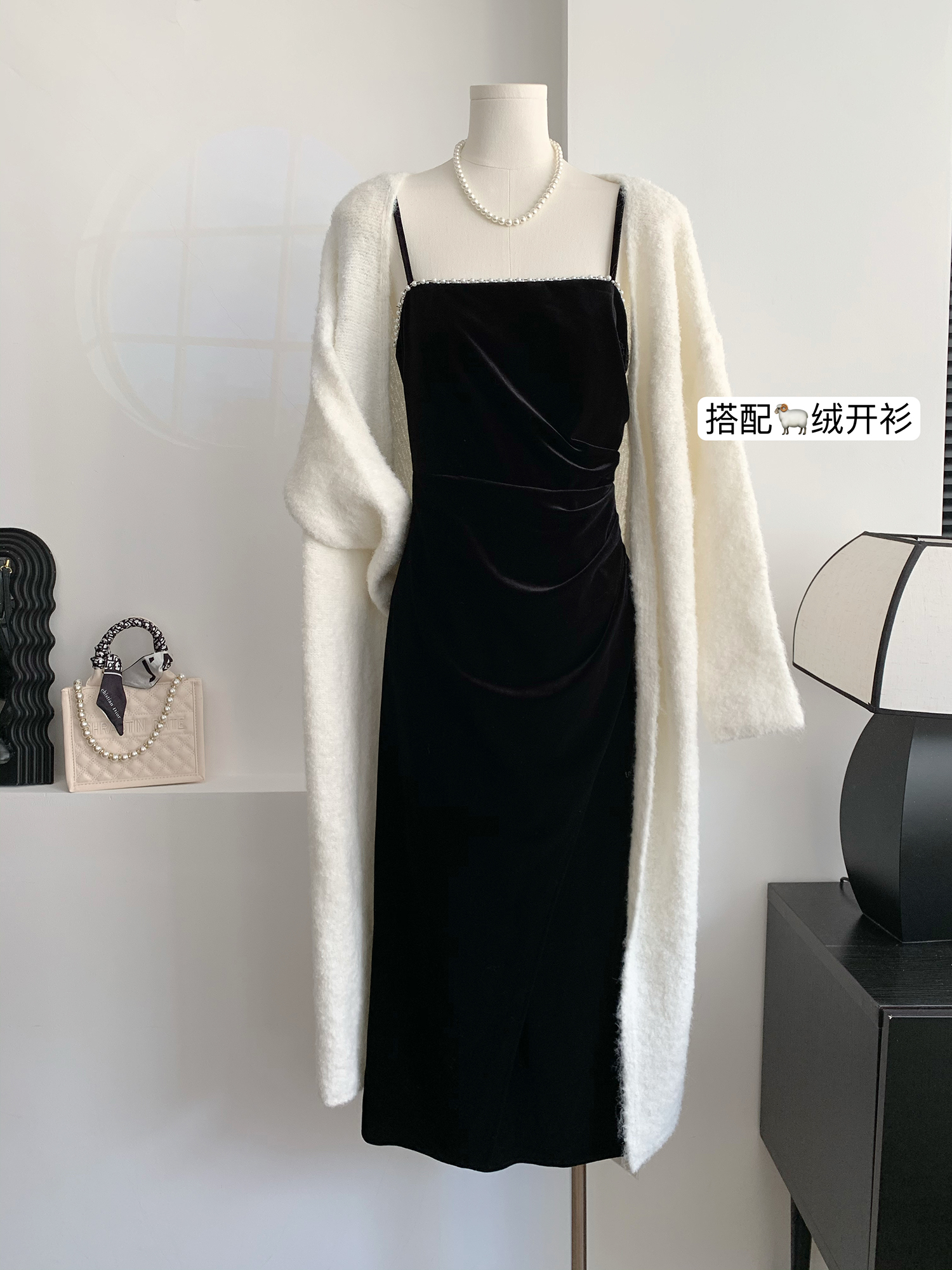 Leftover cellchok French gold velvet suspender dress for women autumn black high-end design temperament skirt