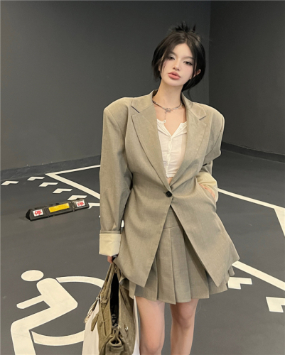 Actual shot of mid-length long-sleeved suit jacket for women spring high-waisted pleated skirt two-piece set