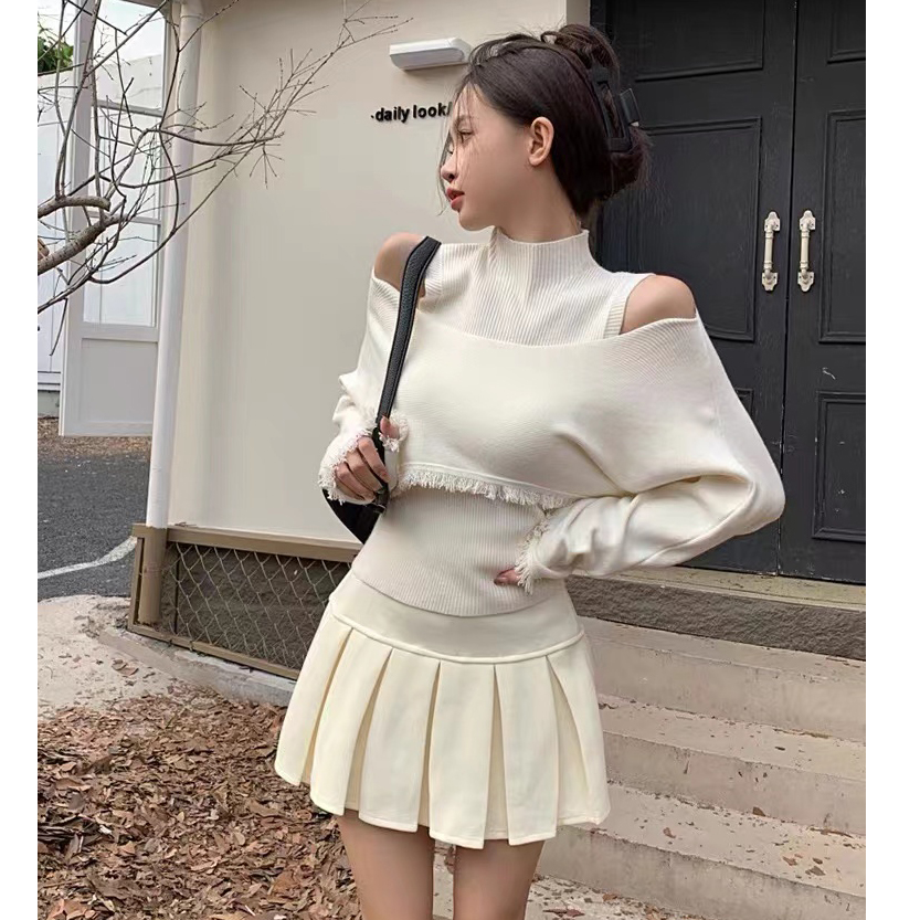 Sweet and spicy royal sister style sweater suit for women in autumn 2023 new style knitted top, high-end and elegant lady two-piece set