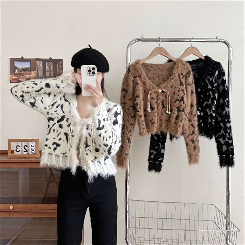 Xiaoxiangfeng soft waxy knitted foreign style short style ripped niche leopard print seahorse hair sweater coat cardigan women European goods