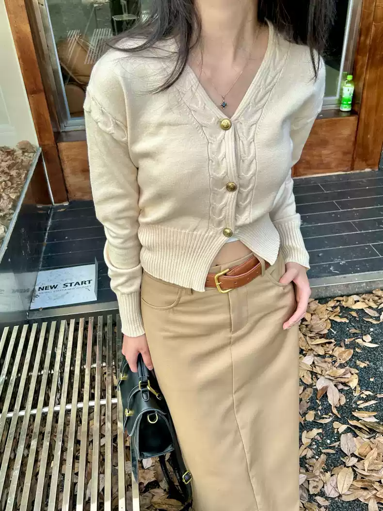 蝙蝠袖v領絞花開衫女2023秋季新款別致小眾設計修身短款外搭上衣