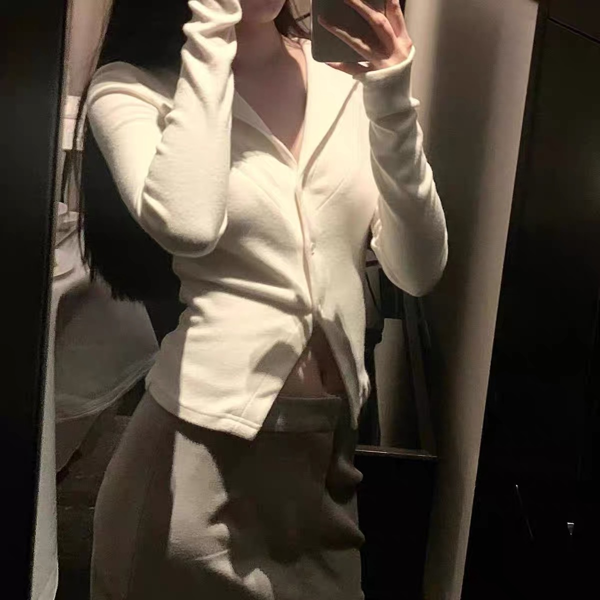 官圖 緊身制服西裝領襯衫女春秋長袖v領純欲內搭打底衫短款