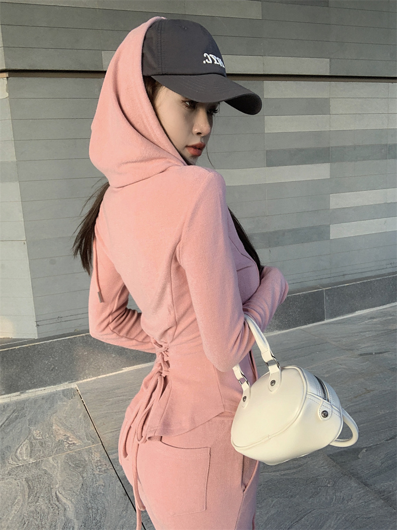Real shot of hot girl casual sports suit, hooded sweatshirt, jacket, bootcut floor-length pants, fashionable two-piece set
