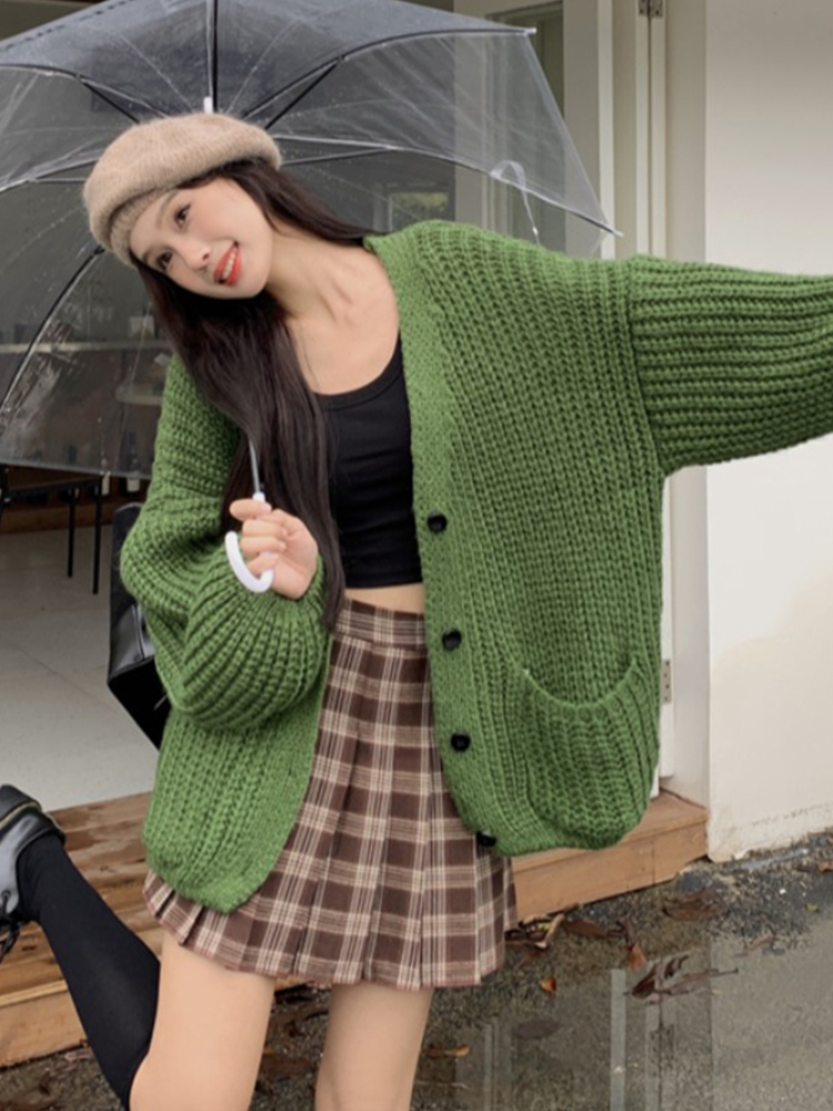 Green cardigan sweater jacket for women in autumn and winter. Loose, lazy, stylish and age-reducing warm sweater.