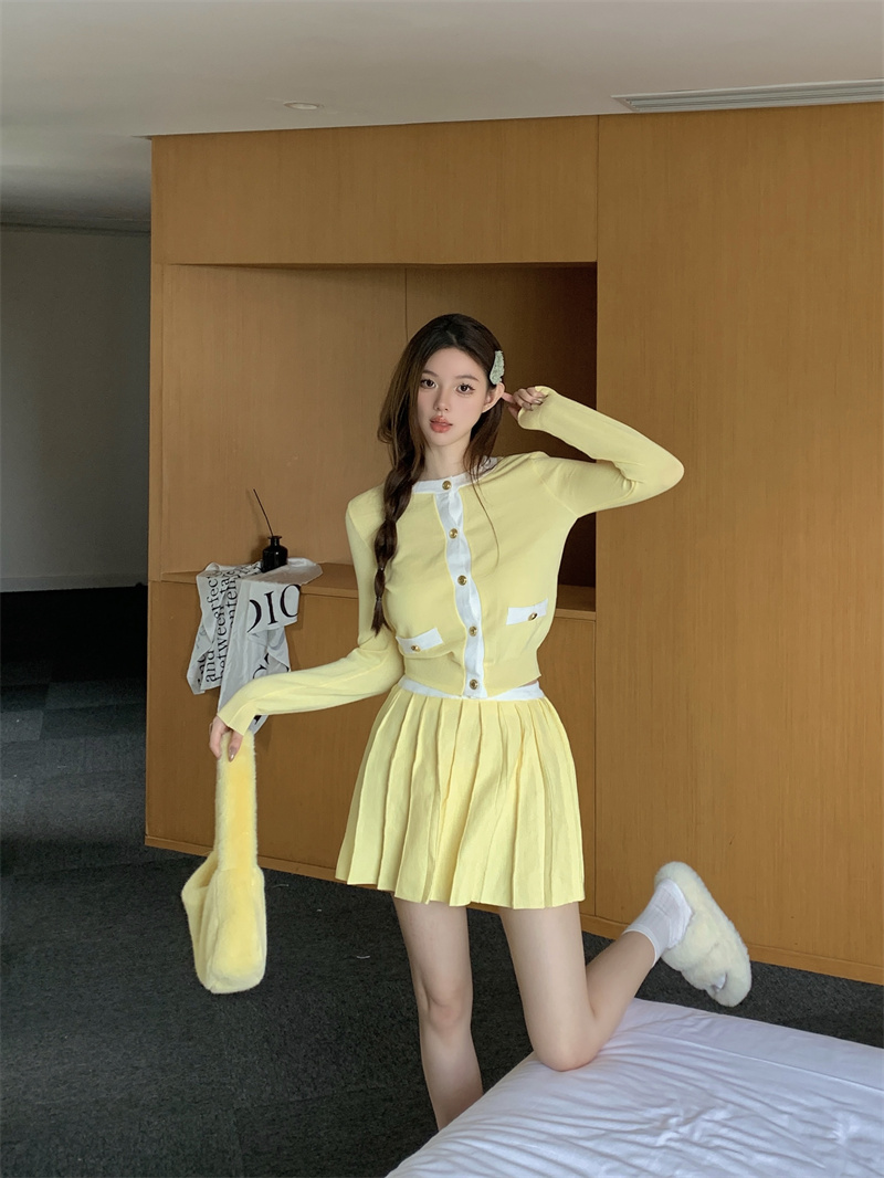 Real shot of miu daughter's Korean style exquisite suit for women early autumn knitted cardigan pleated skirt two-piece set