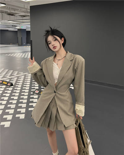 Actual shot of mid-length long-sleeved suit jacket for women spring high-waisted pleated skirt two-piece set