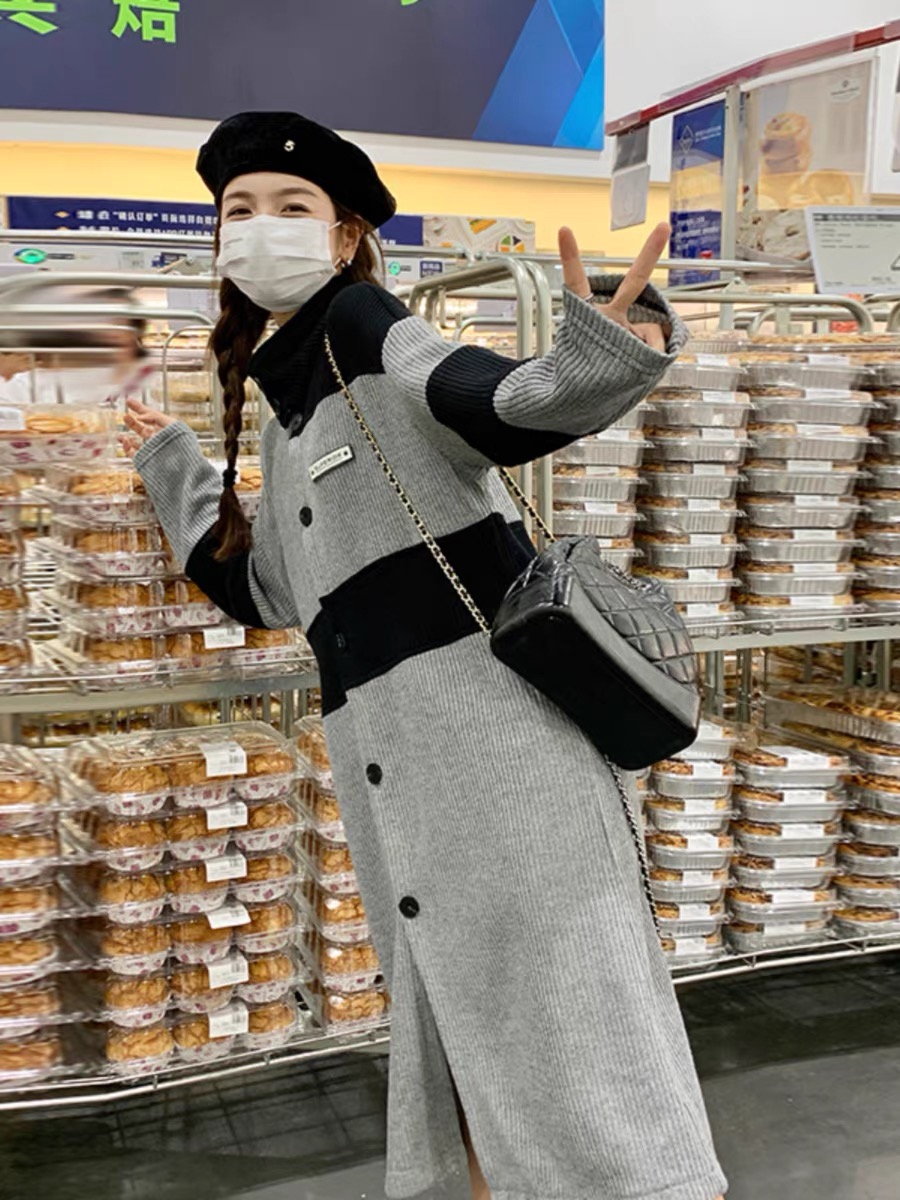 撞色灰色針織連衣裙女春秋2023新款少女減齡顯瘦洋氣長款過膝大衣