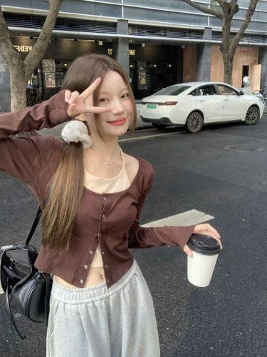 Real shot of three standard Qi early autumn hot girl short fake two-piece sweater women's long-sleeved top