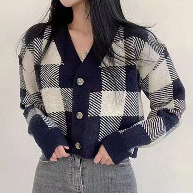 撞色短款格子毛衣外套女秋冬新款韓風chic氣質針織開衫高級感上衣