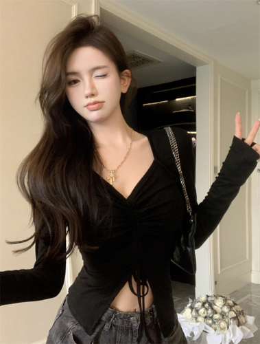 Real shot of sexy hot girl drawstring pleated navel-baring long-sleeved T-shirt waist slimming top