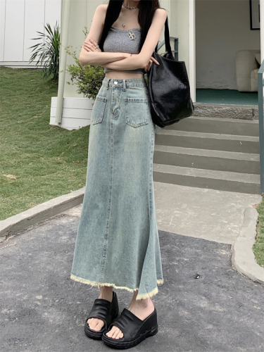 Real shot of autumn high-waisted denim skirt, raw edge denim skirt, long skirt, A-line fishtail skirt