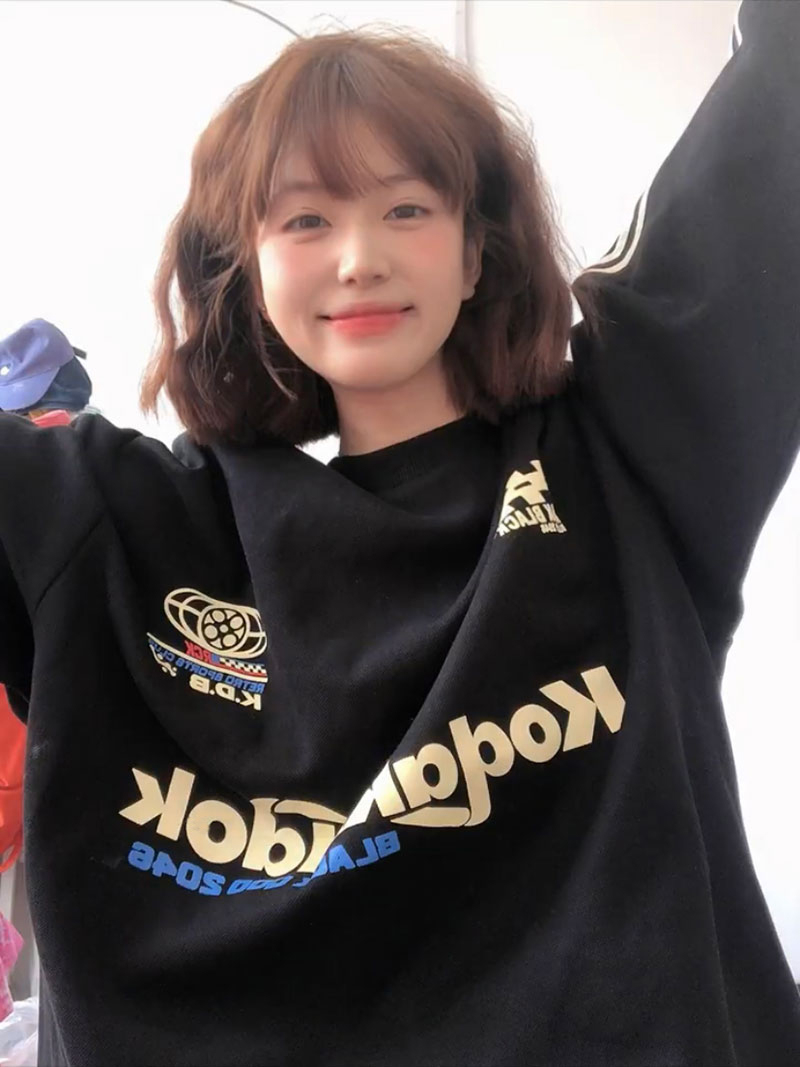 The back collar is non-pilling and equipped with cotton screw thread. Imitation cotton Chinese cotton composite 310g thin sweatshirt for women with round neck and letter printing.
