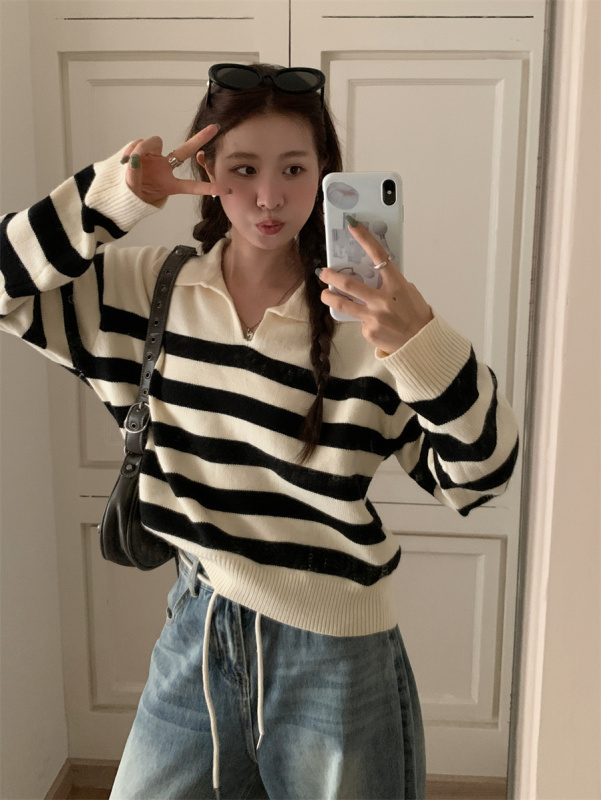 實拍！減齡慵懶風V領條紋毛衣小眾顯瘦百搭翻領針織上衣女