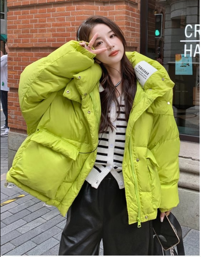 綠色高級感連帽羽絨服女2023年冬季新款寬鬆保暖小個子麵包服外套