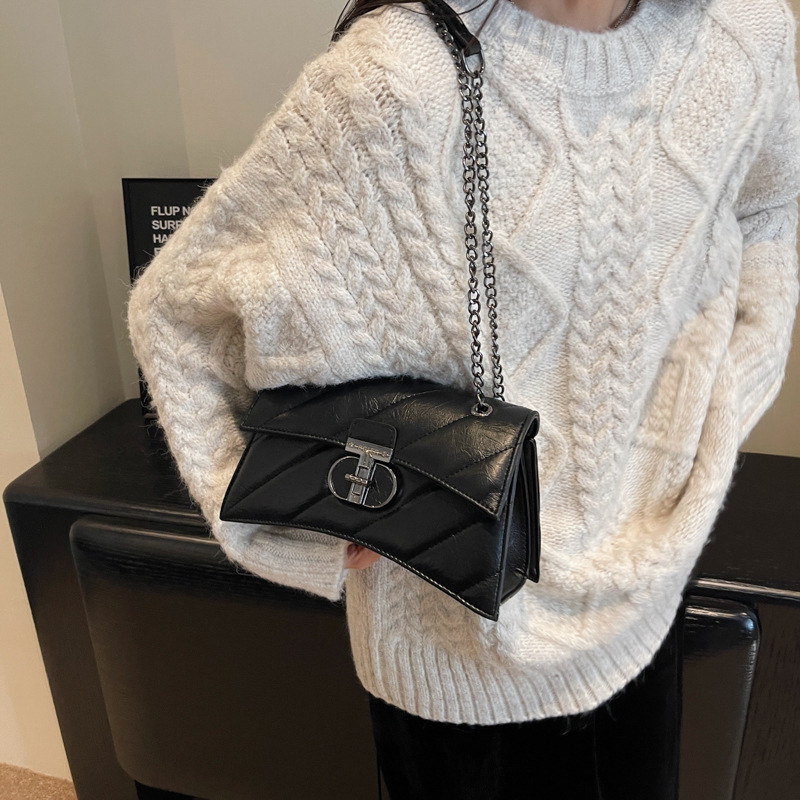 Korean version urban minimalist fashion chain underarm bag 2023 Autumn/Winter new style versatile and generous women's bag