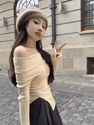 Hot girl one-shoulder long-sleeved knitted bottoming shirt for women autumn and winter sweater sexy irregular slim fit short top