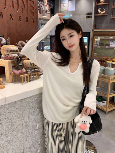 White knitted sweater for women  new autumn and winter inner layering shirt, chic and beautiful slim long-sleeved top early autumn