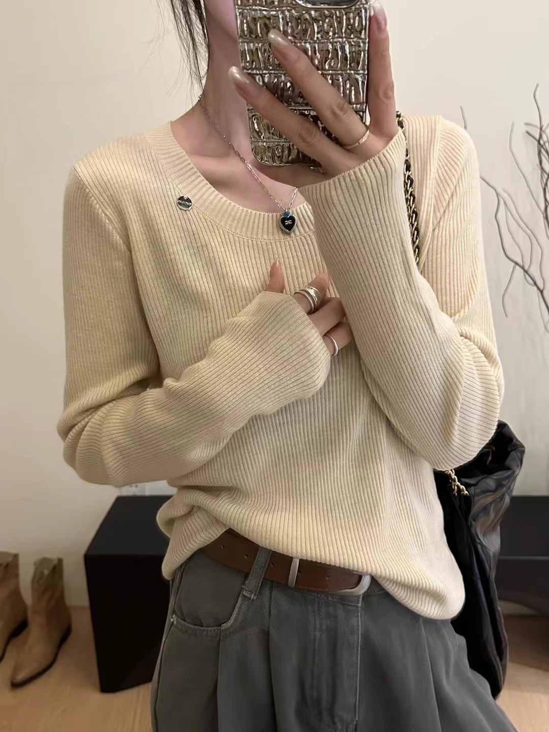 Shell button fine wool knitted bottoming shirt for women European station autumn clothing 2023 new European women's bottoming shirt trendy