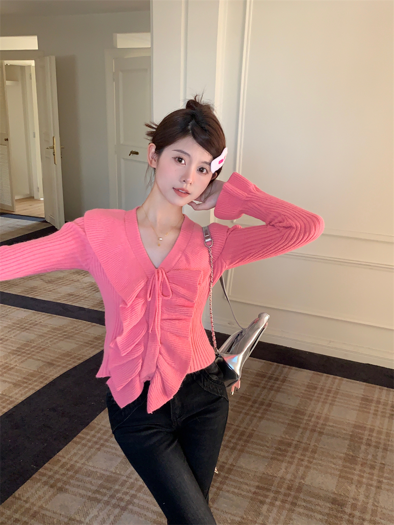 Real shot of autumn and winter new temperament ruffled long-sleeved v-neck lace-up slim, sweet and slim knitted sweater for women