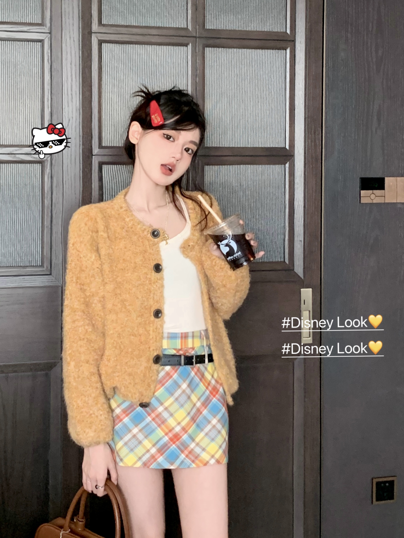 Real shot of orange sweater jacket for women with ring hair + American retro high-waisted slimming colorful plaid a-line skirt