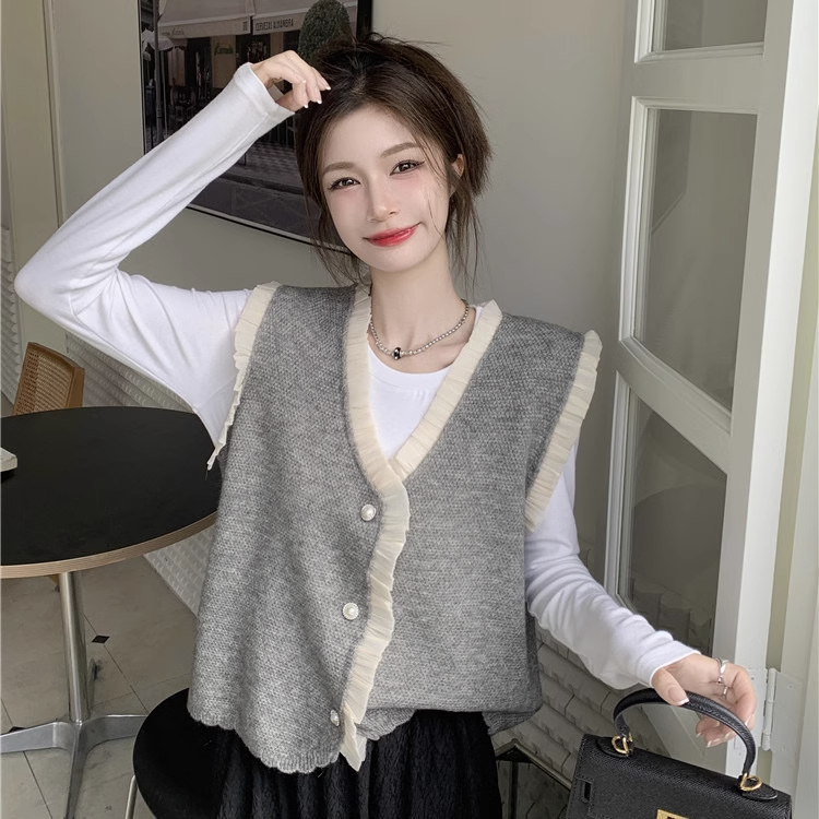 Autumn and winter design sense 2023 new Korean style gentle lace fungus knitted loose vest women's top