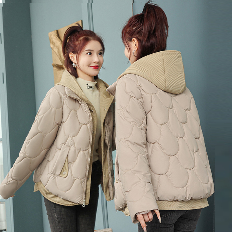 Actual shot of 2023 new down jacket for women, short, simple, large size, spliced ​​hooded winter warm and thickened jacket