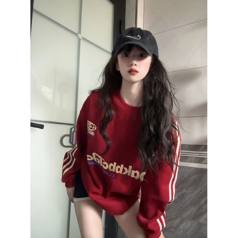 The back collar is non-pilling and equipped with cotton screw thread. Imitation cotton Chinese cotton composite 310g thin sweatshirt for women with round neck and letter printing.