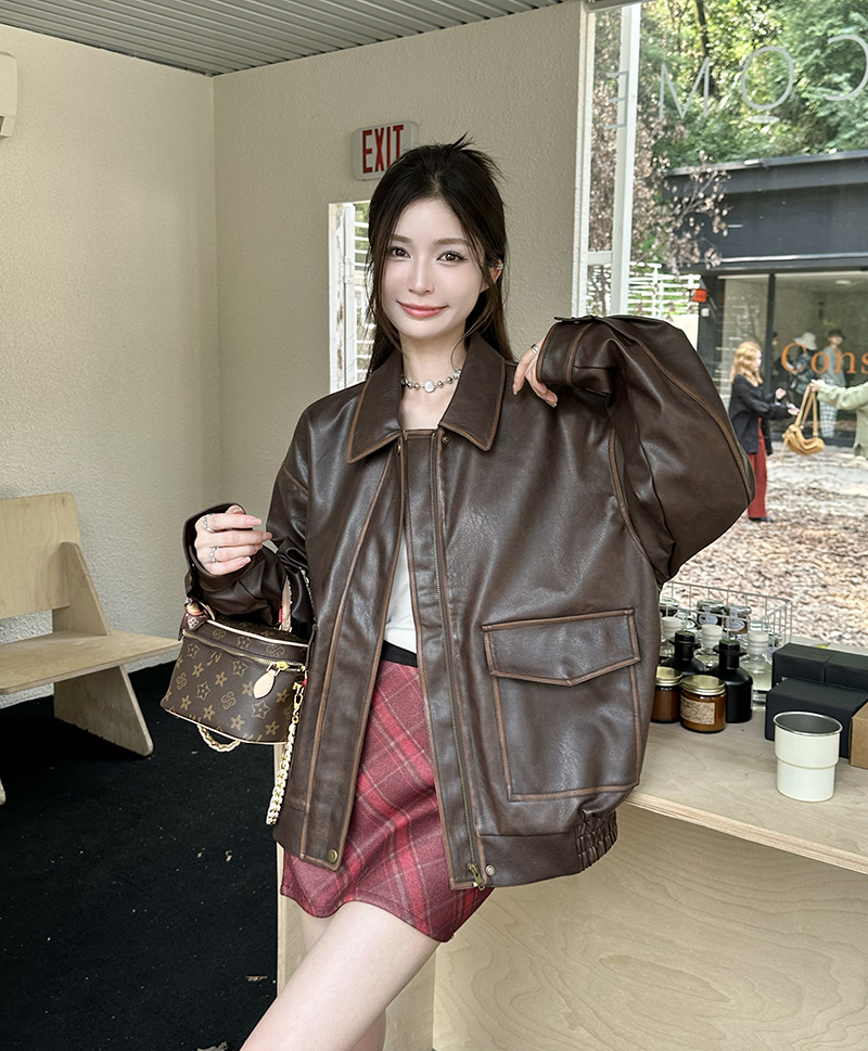 Real shot of retro brown lapel leather jacket, sweet and cool street style loose motorcycle jacket top