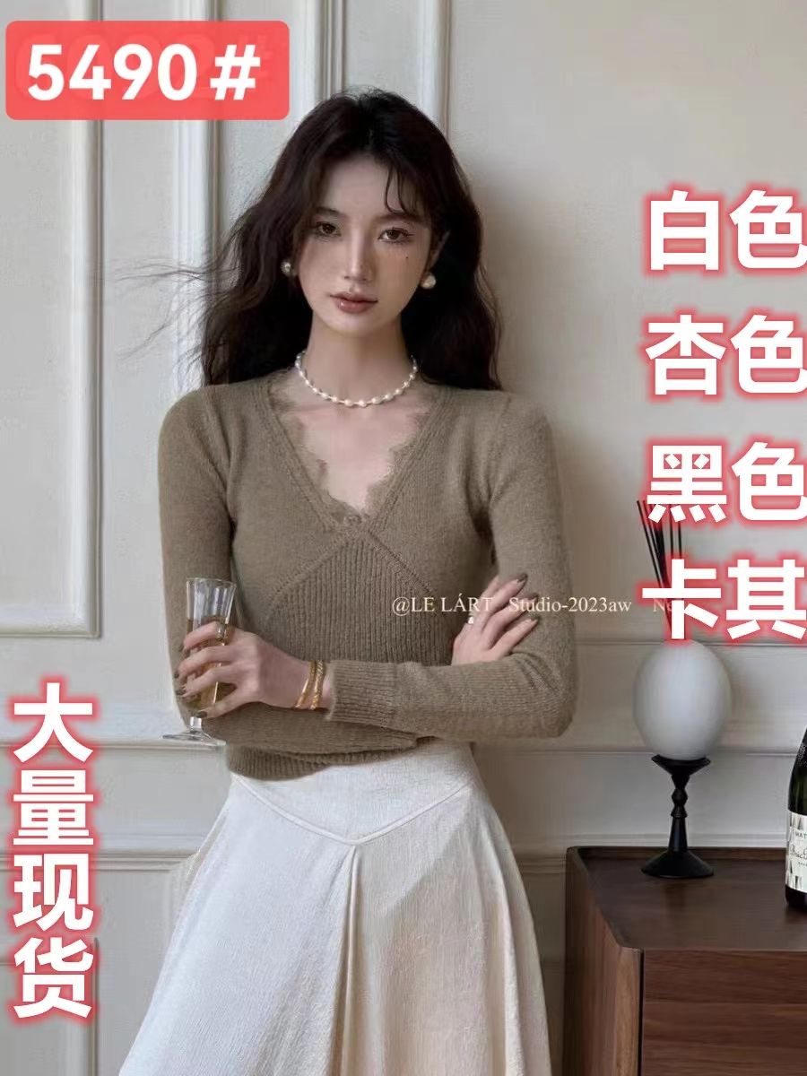 2023秋季法式優雅蕾絲拼接馬海毛修身抬頭短款針織衫女