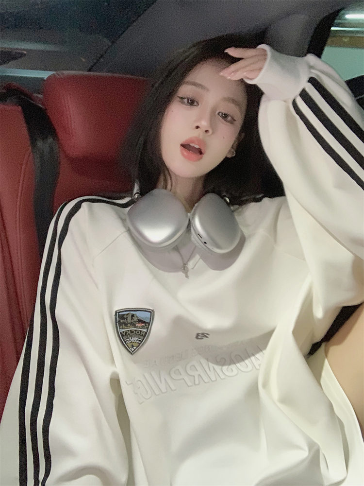 The back collar is non-pilling and equipped with cotton screw thread. Imitation cotton Chinese cotton composite 310g thin sweatshirt for women with round neck printing.
