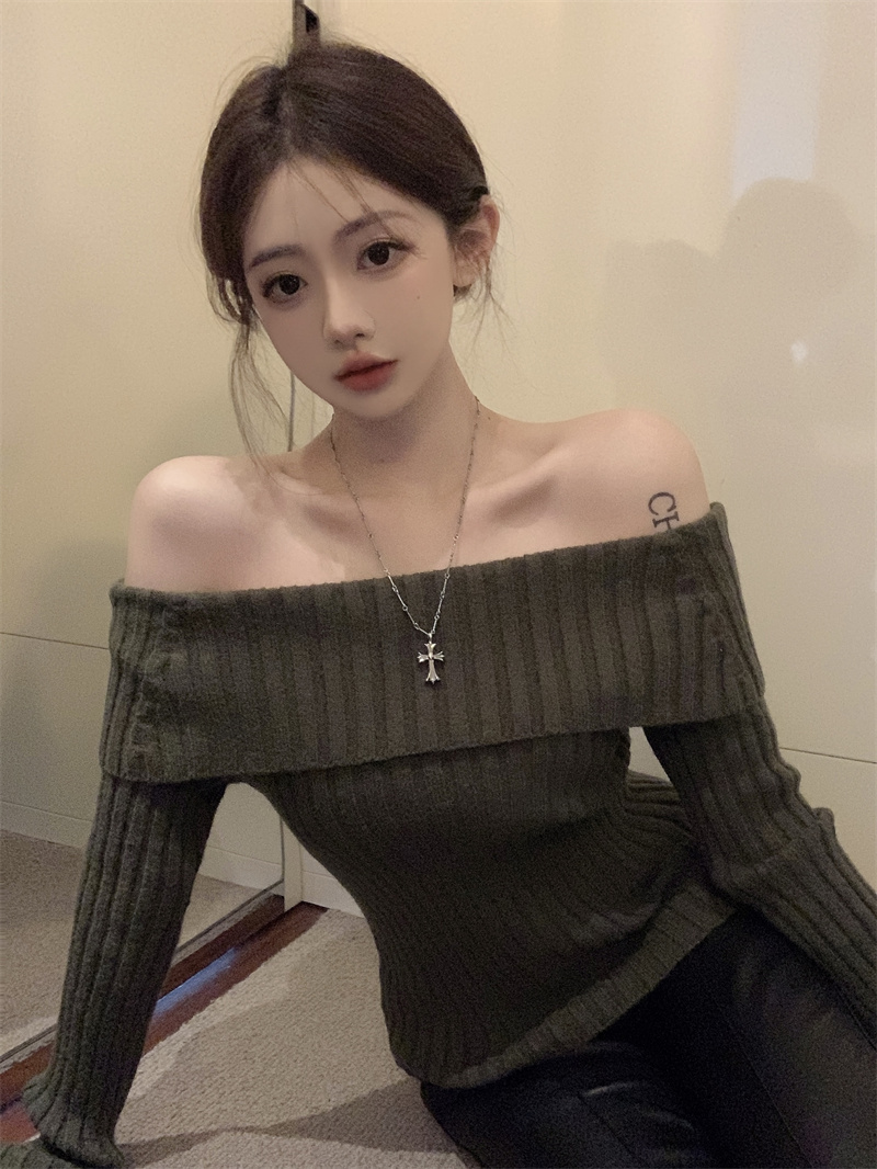 Actual shot of one-shoulder sweater for women, gentle, lazy style, off-shoulder long-sleeved pullover sweater