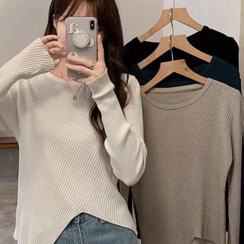 Irregular bottoming shirt for women in autumn and winter, large size fat mm, covering the flesh and looking slim, stylish inner knitted sweater, slit long-sleeved top