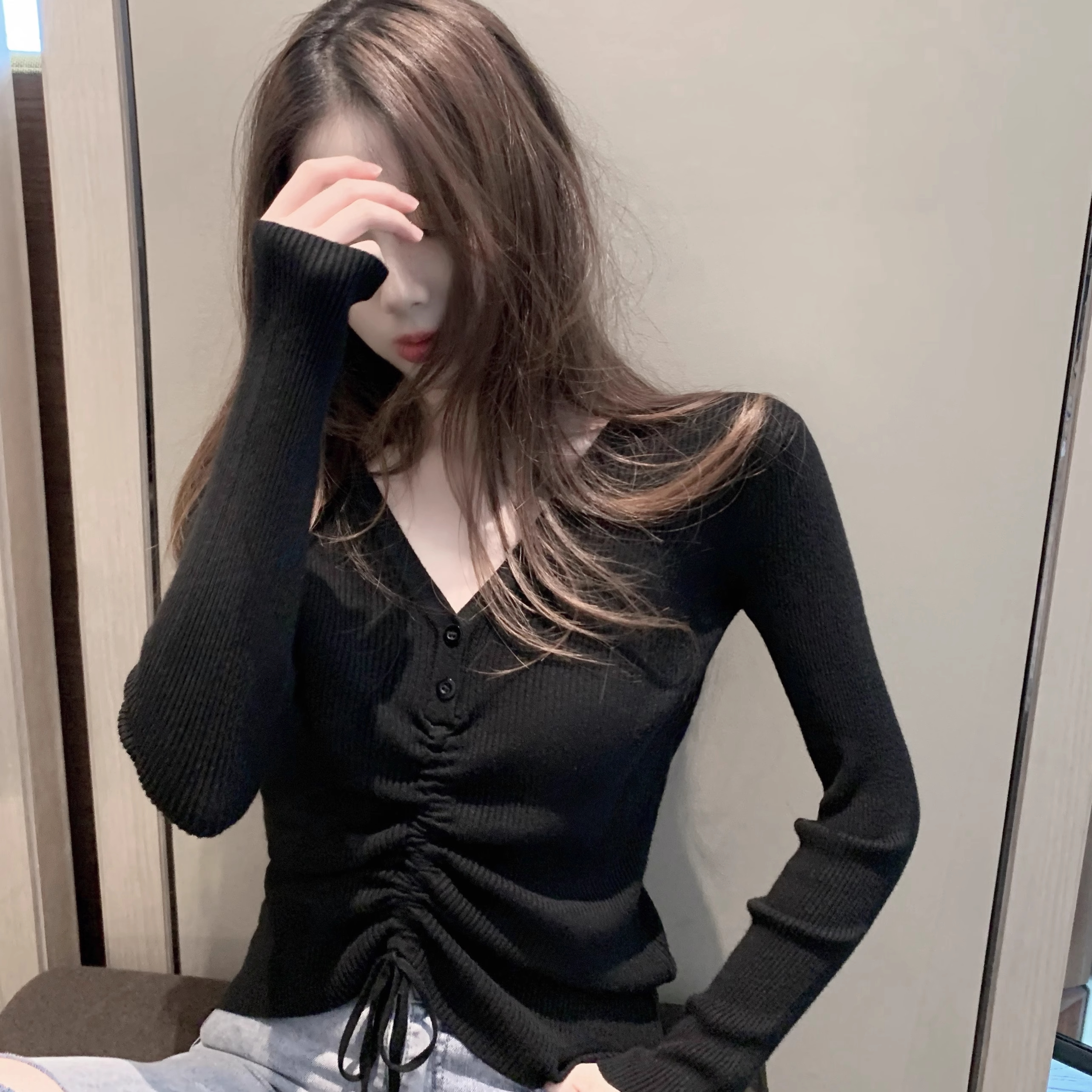 Autumn and winter Western-style slim drawstring V-neck knitted bottoming shirt for women, high-end sweater with long-sleeved T-shirt top