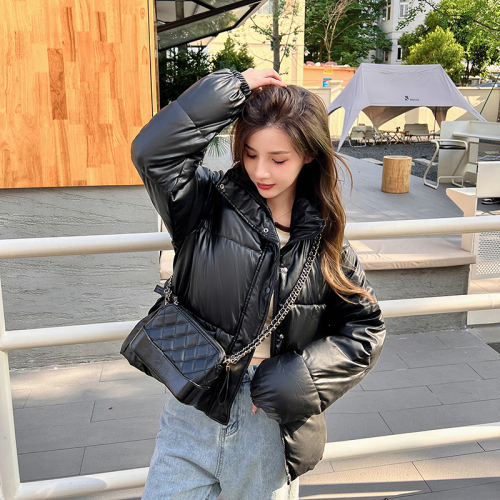 Real shot of short down-padded jacket for women in winter, small ins Hong Kong style bakery design niche cotton-padded jacket
