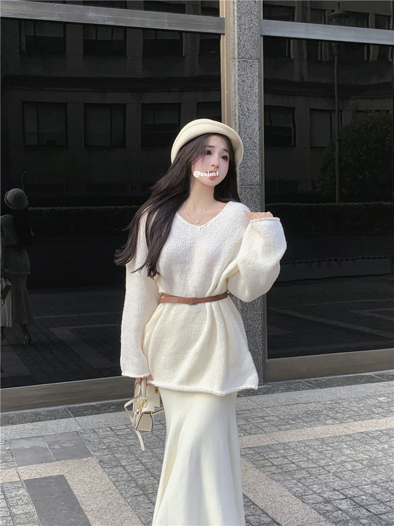 Actual shot of lazy style sweater for women, V-neck pullover, slimming long-sleeved knitted top + fishtail knitted skirt