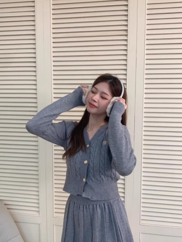 GS college style knitted suit skirt for women autumn new style French top pleated skirt two-piece suit for women