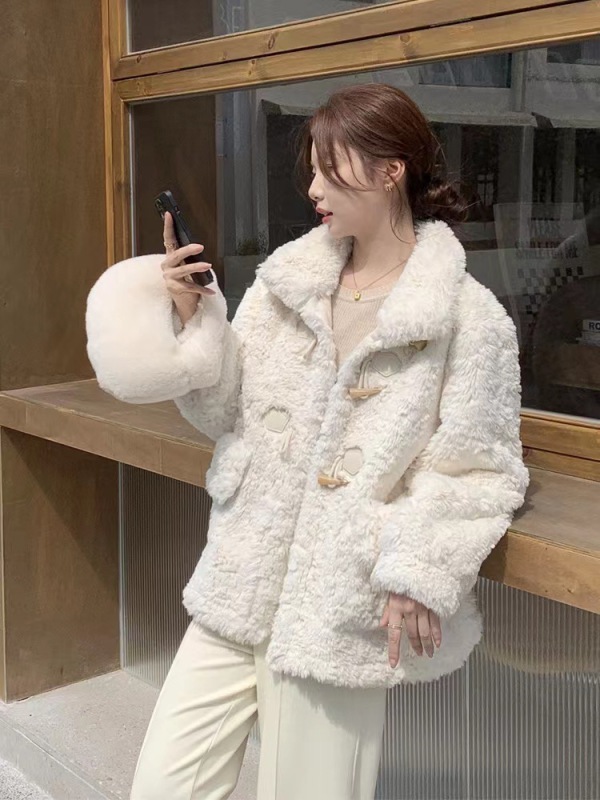 牛角扣羊羔毛外套女皮毛一體秋冬2023新款加厚小香風羊羔絨短外套