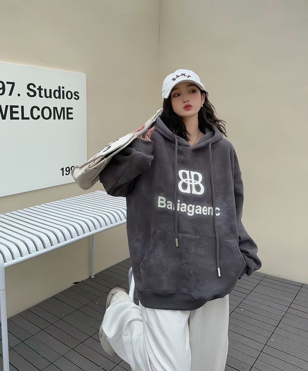 美式字母印花連帽衛衣女2023秋冬加絨厚款慵懶連帽上衣女