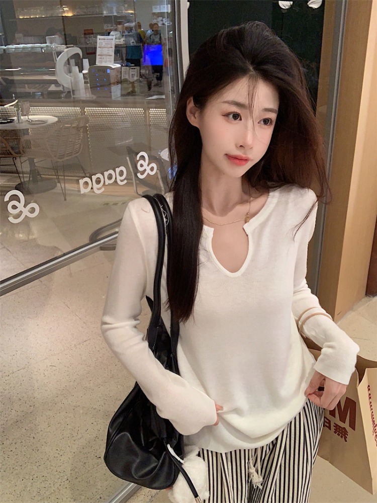 White knitted sweater for women 2023 new autumn and winter inner layering shirt, chic and beautiful slim long-sleeved top early autumn