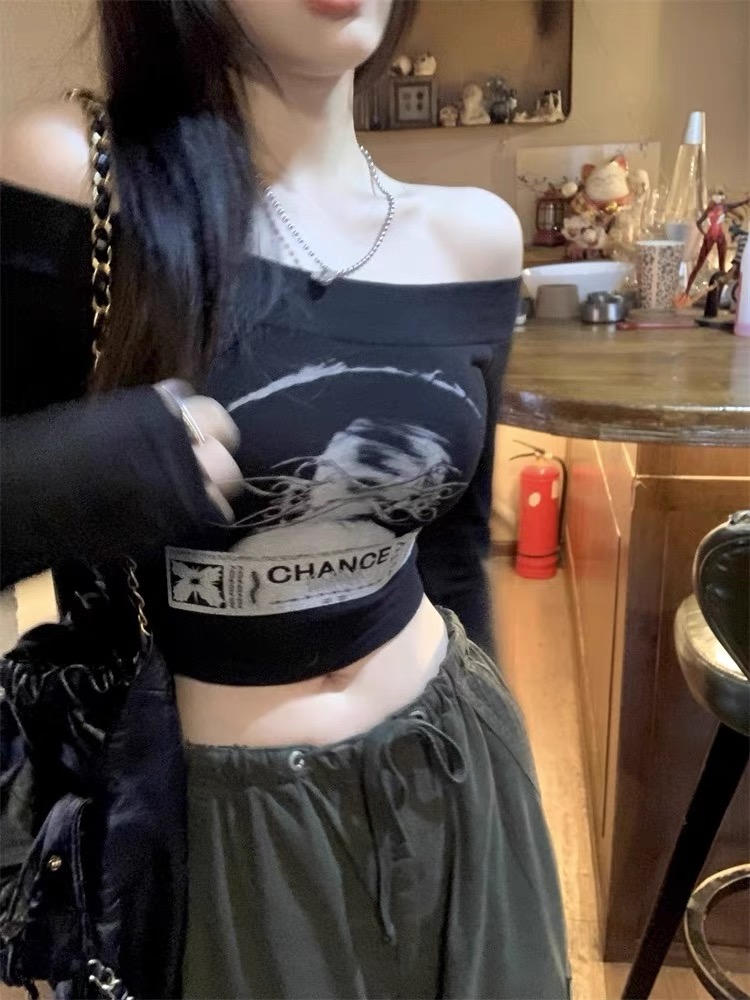 One-line collar sexy short black T-shirt early autumn 2023 new slim and chic printed hot girl long-sleeved top for women